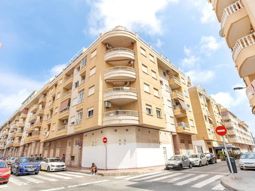 Espanha **3-Bedroom attic • South Facing • Pool View • Garage**