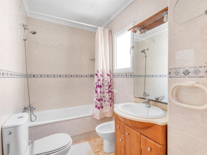 Espanha **3-Bedroom attic • South Facing • Pool View • Garage**