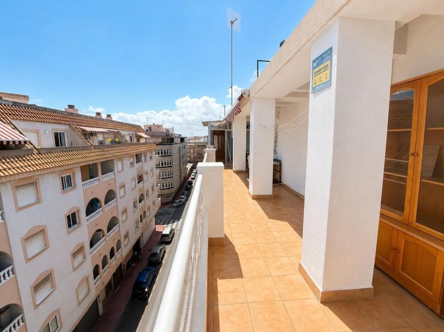 Spanien Penthouse-Gelegenheit mit 3 Schlafzimmern, 2 Bädern und Pool