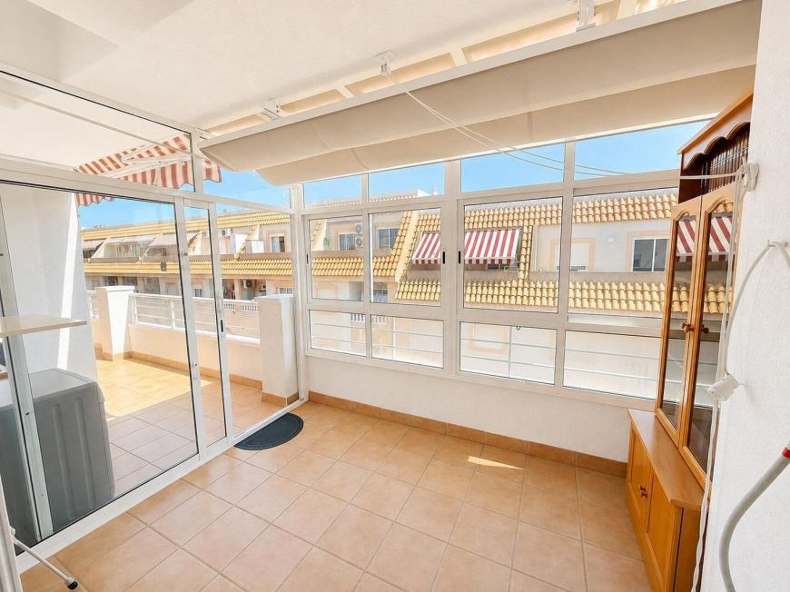 Spanien Penthouse-Gelegenheit mit 3 Schlafzimmern, 2 Bädern und Pool