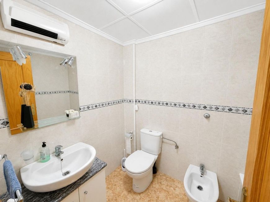 Spanien Penthouse-Gelegenheit mit 3 Schlafzimmern, 2 Bädern und Pool