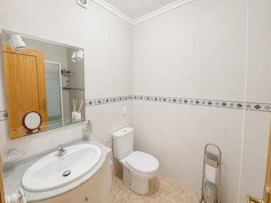 Spanien Penthouse-Gelegenheit mit 3 Schlafzimmern, 2 Bädern und Pool