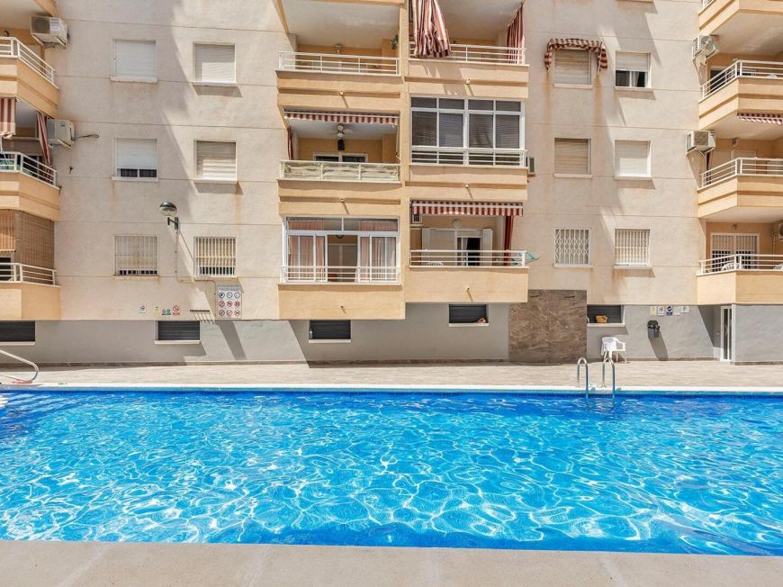 Spanien Penthouse-Gelegenheit mit 3 Schlafzimmern, 2 Bädern und Pool