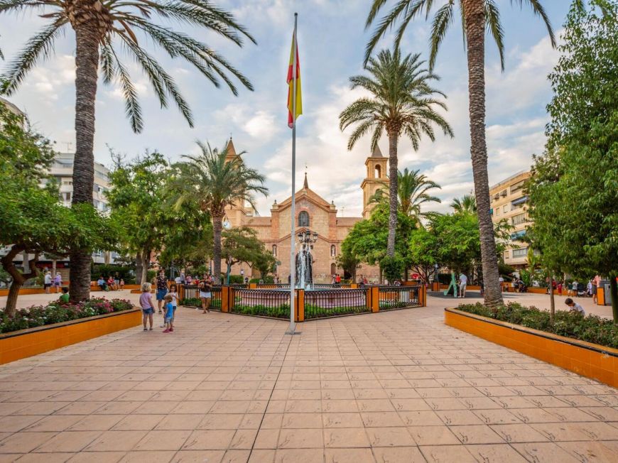 Spanien Penthouse-Gelegenheit mit 3 Schlafzimmern, 2 Bädern und Pool