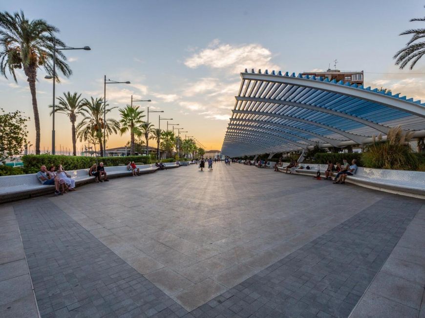 Spanien Penthouse-Gelegenheit mit 3 Schlafzimmern, 2 Bädern und Pool