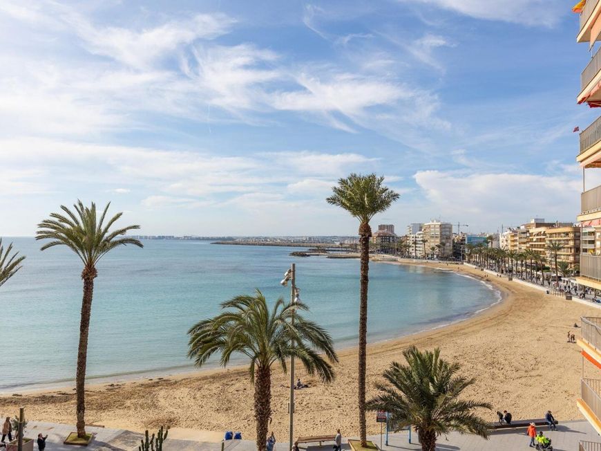 Spanien Penthouse-Gelegenheit mit 3 Schlafzimmern, 2 Bädern und Pool