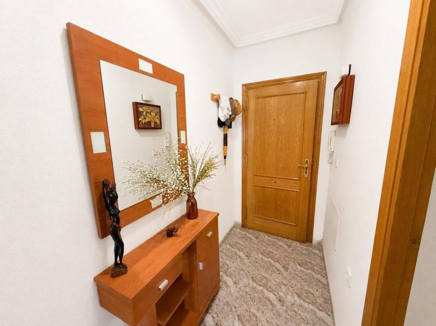 Španělsko Opportunity for 2 bedrooms with enclosed garage.