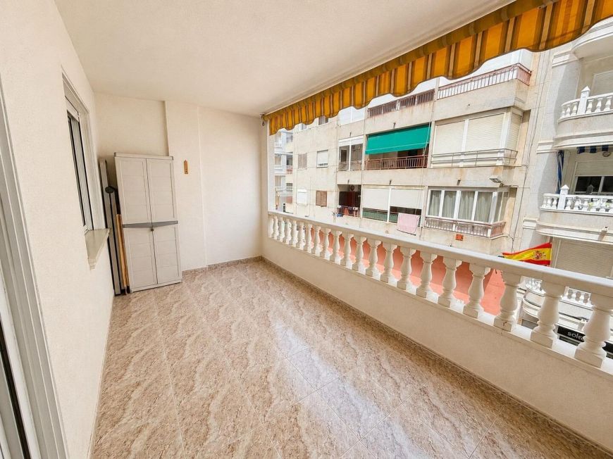 Španělsko Opportunity for 2 bedrooms with enclosed garage.