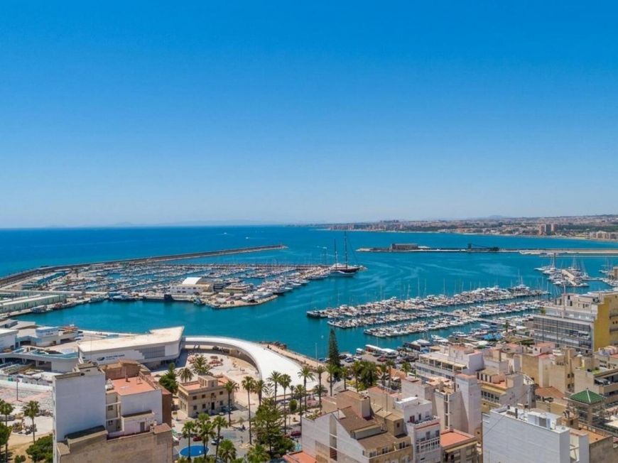 Spain Strategic location and great investment potential in the centre of Torrevieja.