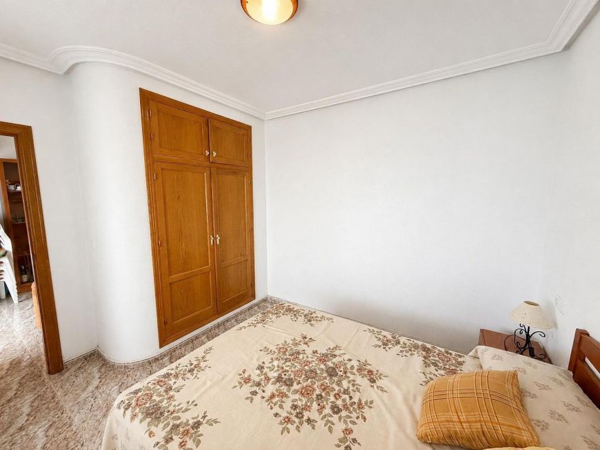 Španělsko Opportunity for 2 bedrooms with enclosed garage.