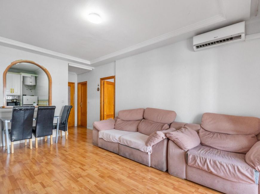 Spanien Exklusives Penthouse mit 3 Schlafzimmern und 2 Bädern, 500 m von Playa del Cura und Playa de Los Locos entfernt.