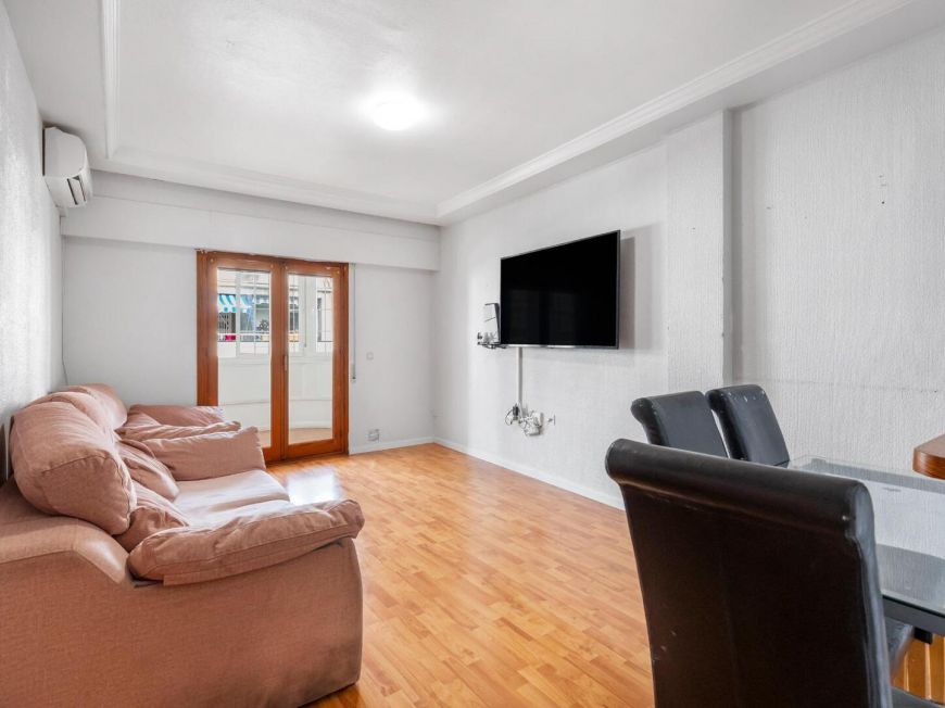 Spanien Exklusives Penthouse mit 3 Schlafzimmern und 2 Bädern, 500 m von Playa del Cura und Playa de Los Locos entfernt.