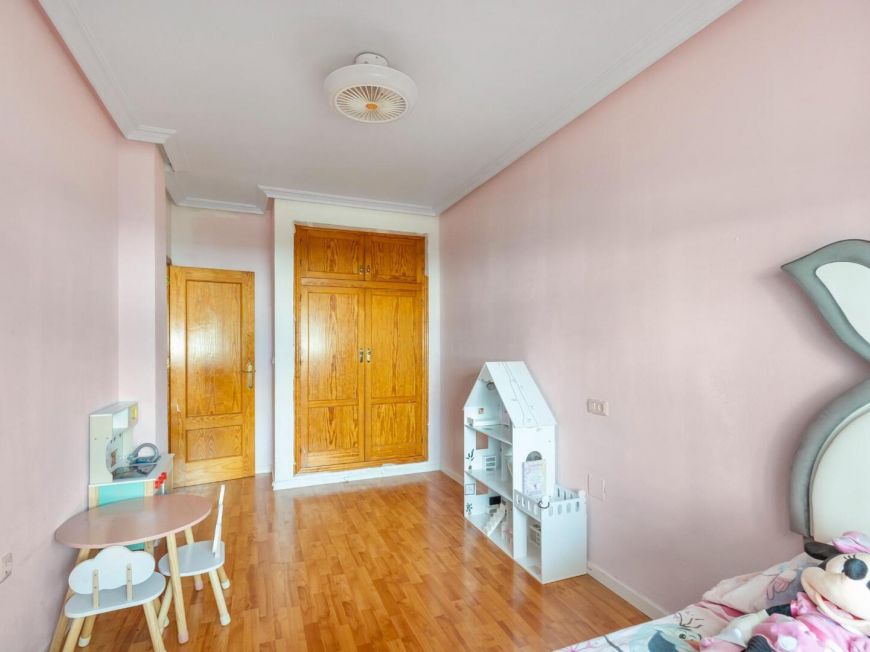 Spanien Exklusives Penthouse mit 3 Schlafzimmern und 2 Bädern, 500 m von Playa del Cura und Playa de Los Locos entfernt.
