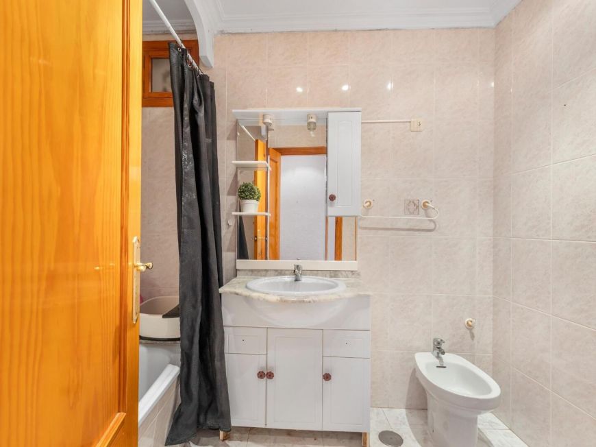 Spanien Exklusives Penthouse mit 3 Schlafzimmern und 2 Bädern, 500 m von Playa del Cura und Playa de Los Locos entfernt.