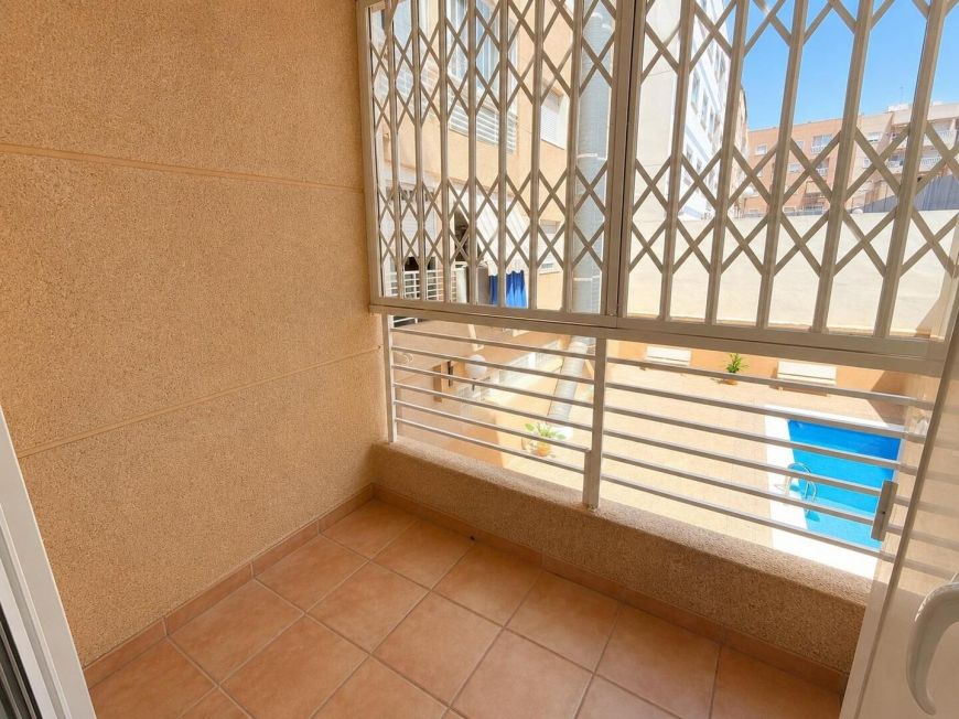 Španělsko Opportunity for a 2-bedroom apartment with a pool