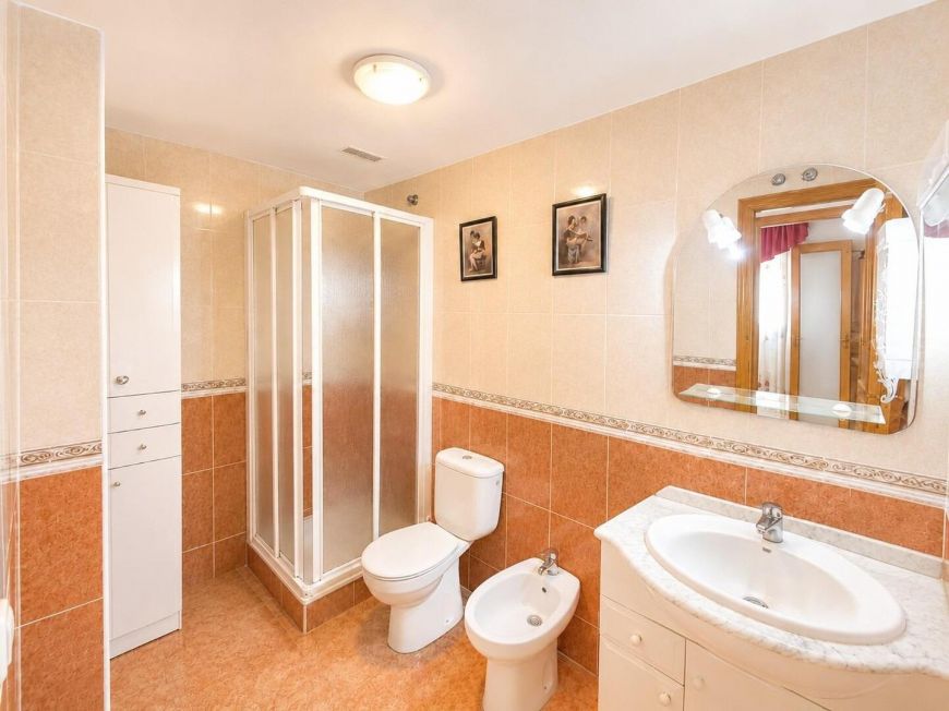 Španělsko Opportunity for a 2-bedroom apartment with a pool