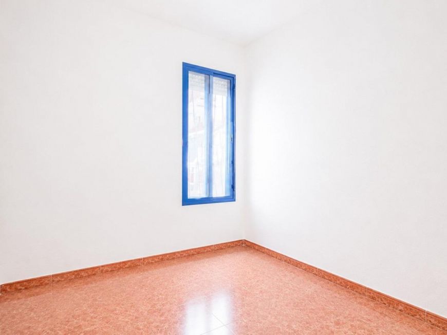 Španělsko Bargain 3-bedroom apartment with terrace