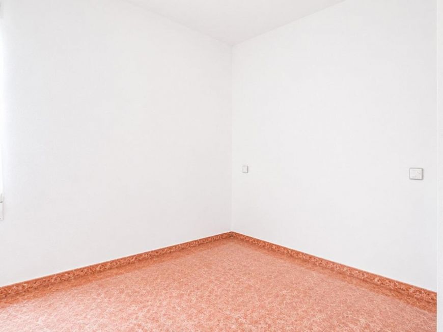Španělsko Bargain 3-bedroom apartment with terrace