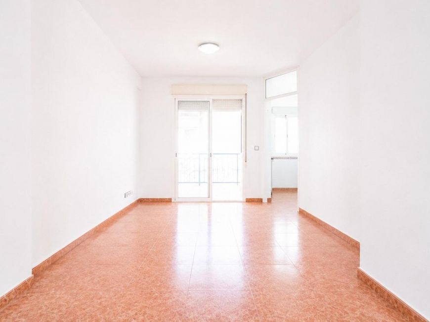Španělsko Bargain 3-bedroom apartment with terrace