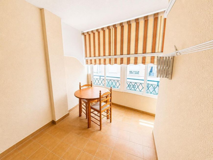 Španělsko Bargain 3-bedroom apartment with terrace