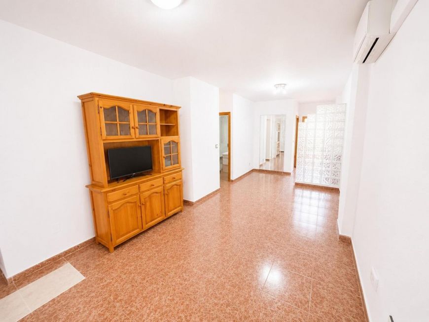 Španělsko Bargain 3-bedroom apartment with terrace