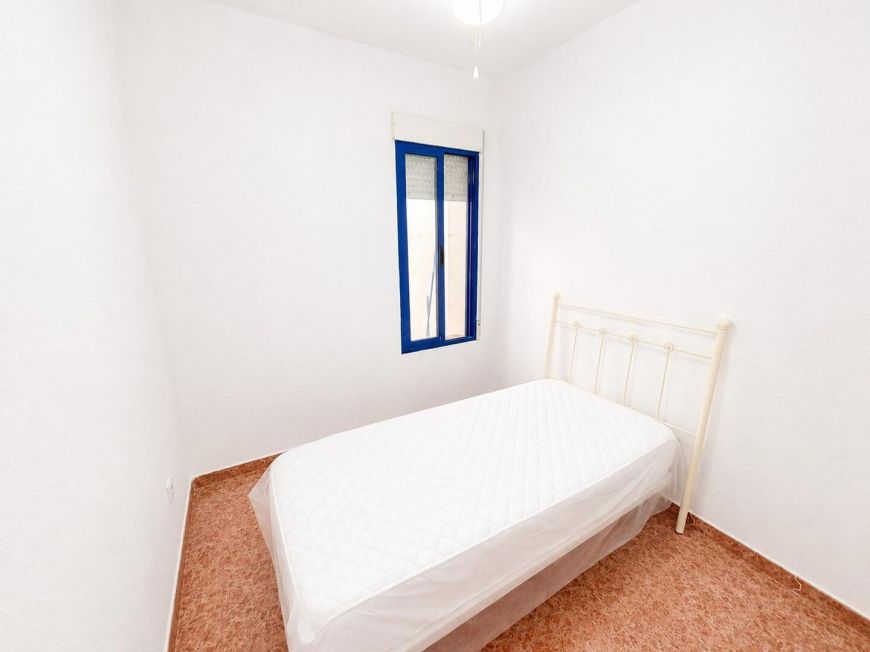 Španělsko Bargain 3-bedroom apartment with terrace