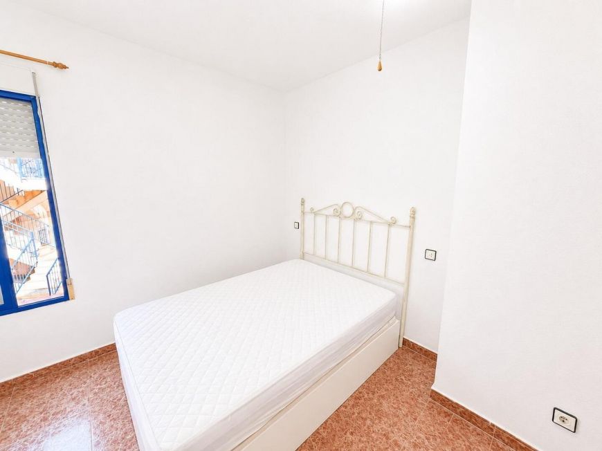Španělsko Bargain 3-bedroom apartment with terrace