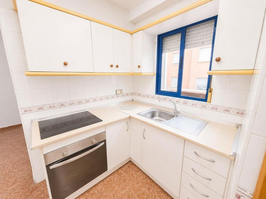 Španělsko Bargain 3-bedroom apartment with terrace