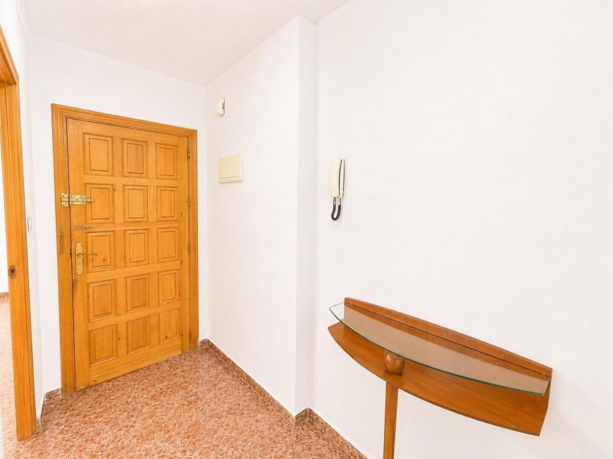 Španělsko Bargain 3-bedroom apartment with terrace