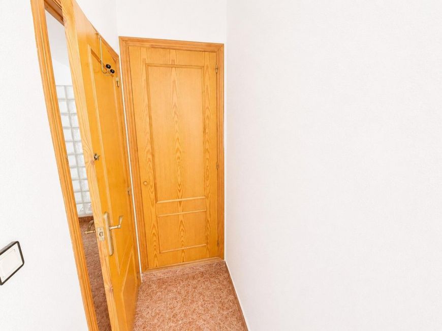 Španělsko Bargain 3-bedroom apartment with terrace
