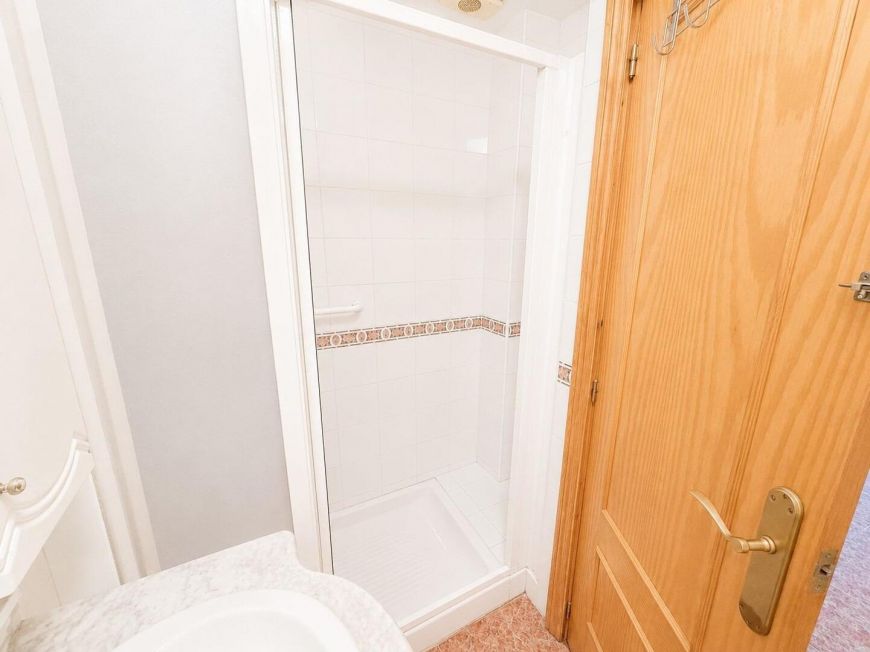 Španělsko Bargain 3-bedroom apartment with terrace