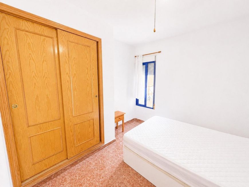 Španělsko Bargain 3-bedroom apartment with terrace