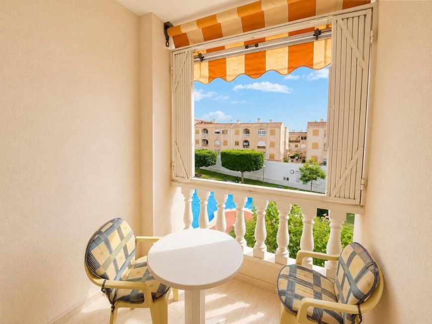 Španělsko Opportunity for a 1 bedroom with pool and green areas