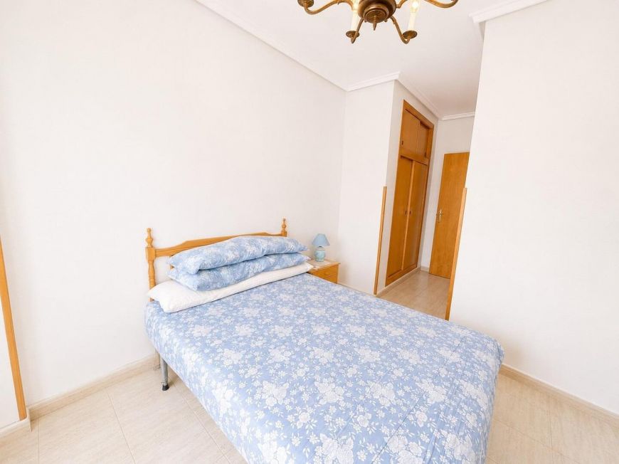 Španělsko Opportunity for a 1 bedroom with pool and green areas