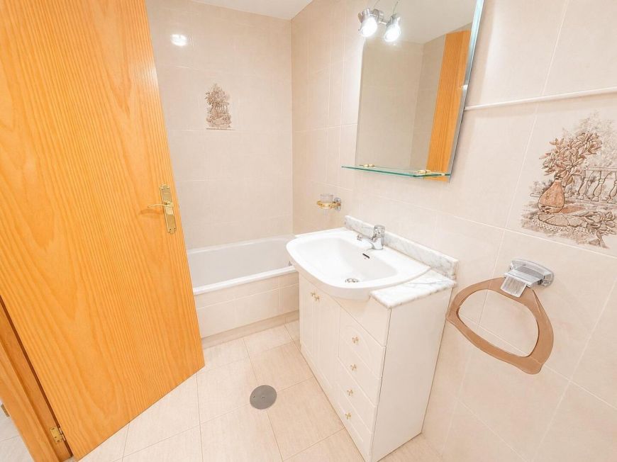 Španělsko Opportunity for a 1 bedroom with pool and green areas