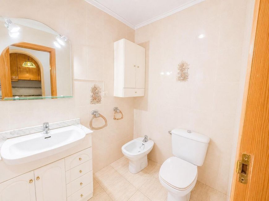 Španělsko Opportunity for a 1 bedroom with pool and green areas