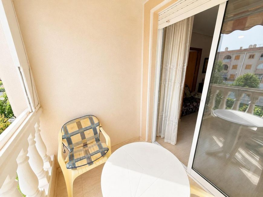 Španělsko Opportunity for a 1 bedroom with pool and green areas