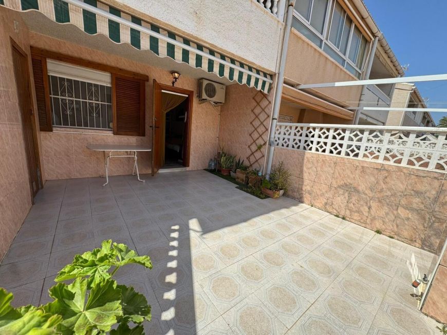 España Bungalow planta baja con 3 dormitorios y 2 baños a 300m de Playa de Los Náufragos