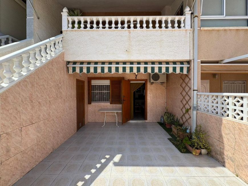 España Bungalow planta baja con 3 dormitorios y 2 baños a 300m de Playa de Los Náufragos