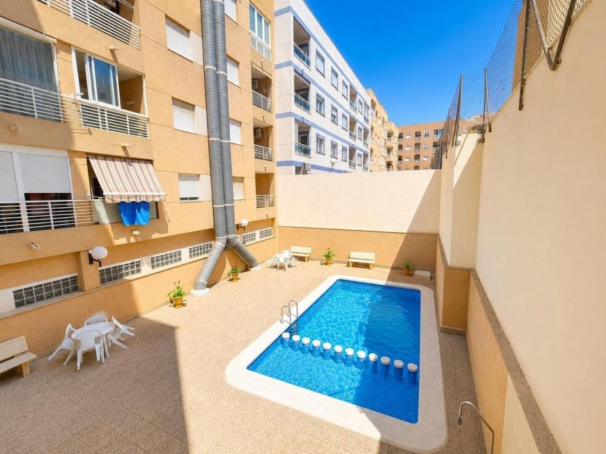 Španělsko Opportunity: 2 bedrooms with pool