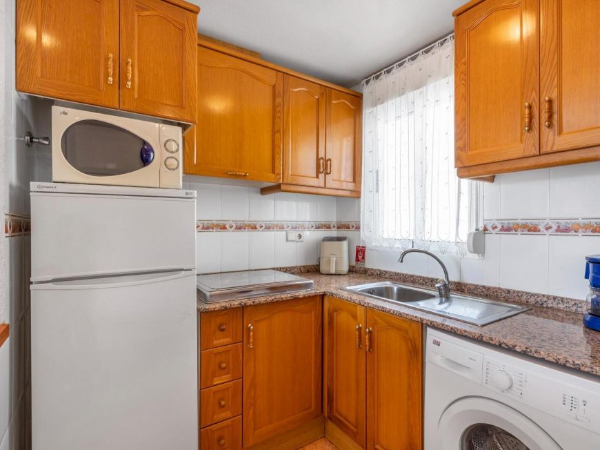Španělsko Sunrise views and Mediterranean breezes in Nueva Torrevieja! 2 bedrooms + communal pool