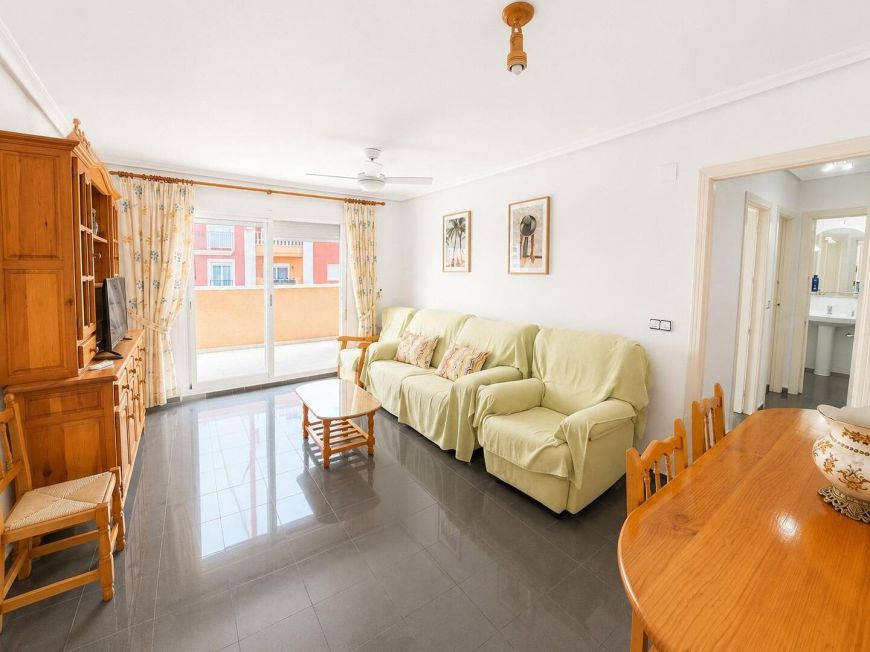 Španělsko Two-bedroom penthouse with garage and sea views