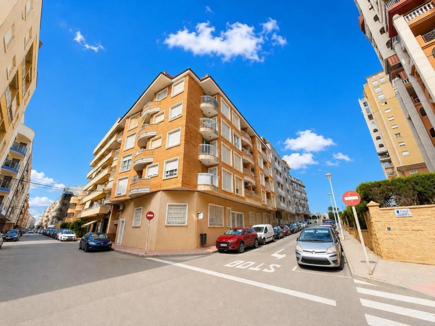 Španělsko Two-bedroom penthouse with garage and sea views