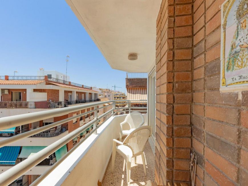 Španělsko Stunning 103m2 apartment just 250m from Playa del Cura. South facing with enclosed garage included.