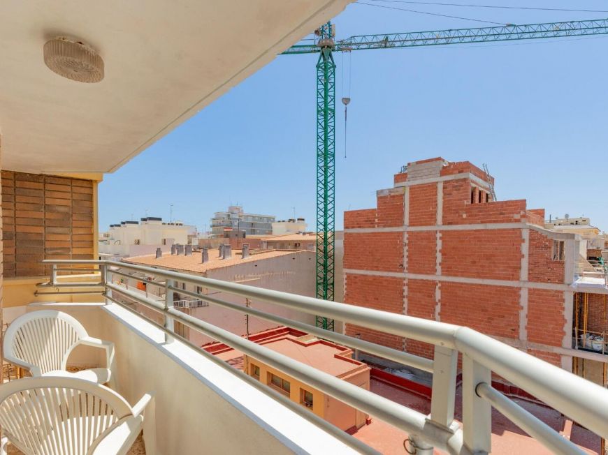 Španělsko Stunning 103m2 apartment just 250m from Playa del Cura. South facing with enclosed garage included.