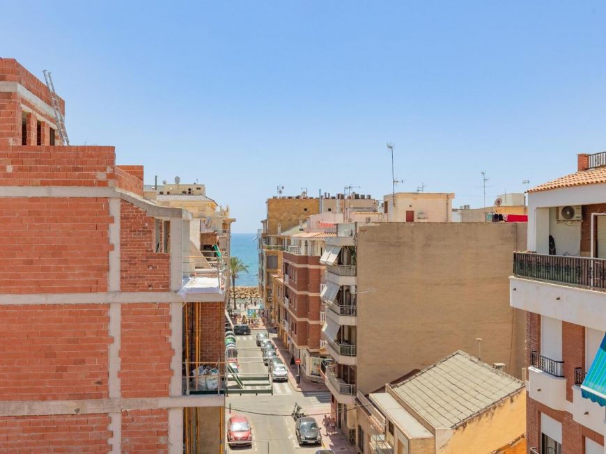 Španělsko Stunning 103m2 apartment just 250m from Playa del Cura. South facing with enclosed garage included.