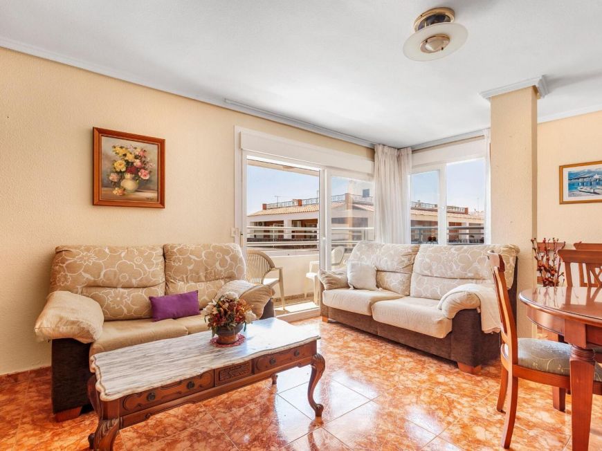 Španělsko Stunning 103m2 apartment just 250m from Playa del Cura. South facing with enclosed garage included.