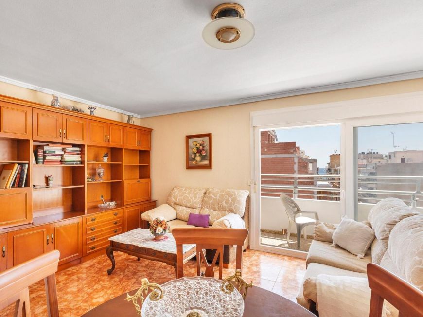 Španělsko Stunning 103m2 apartment just 250m from Playa del Cura. South facing with enclosed garage included.
