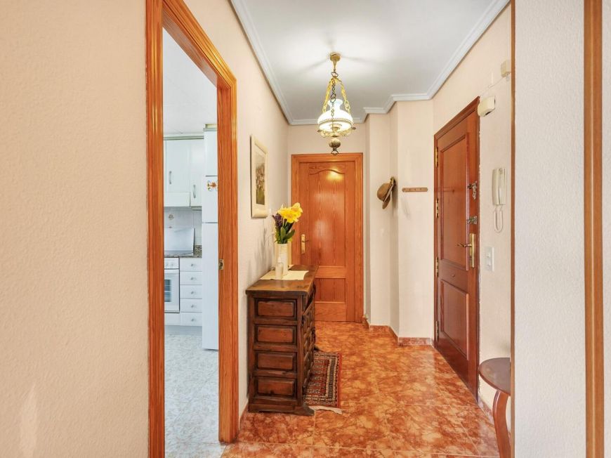 Španělsko Stunning 103m2 apartment just 250m from Playa del Cura. South facing with enclosed garage included.