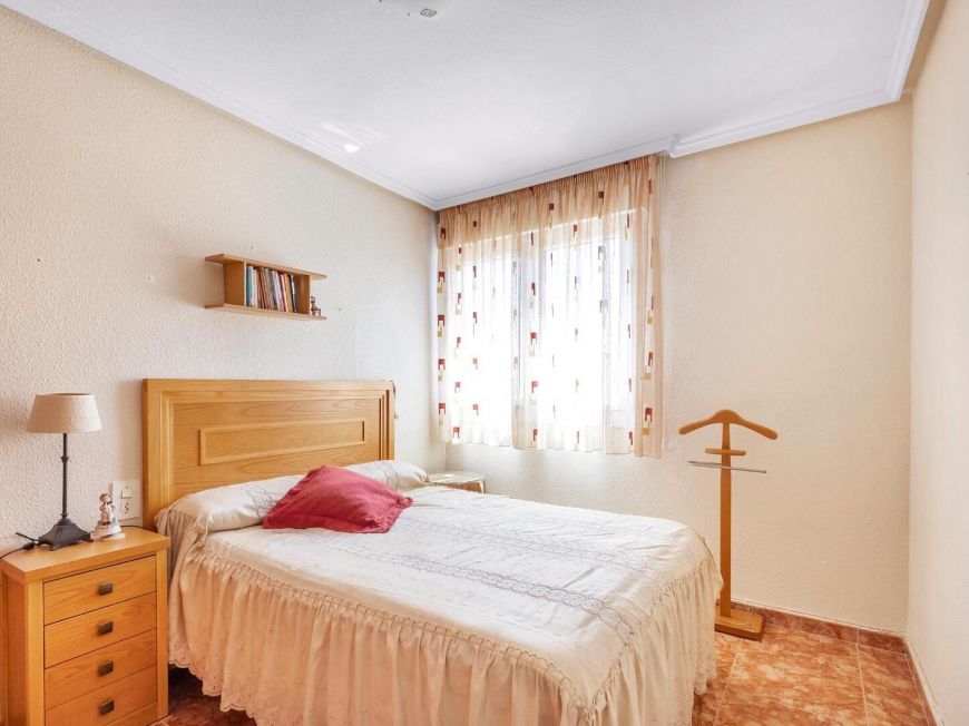 Španělsko Stunning 103m2 apartment just 250m from Playa del Cura. South facing with enclosed garage included.